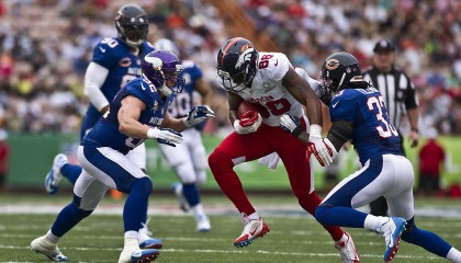 爱游戏官方网站入口登录-佛罗伦萨强化高空争顶形成压制态势，佛罗伦萨最高点