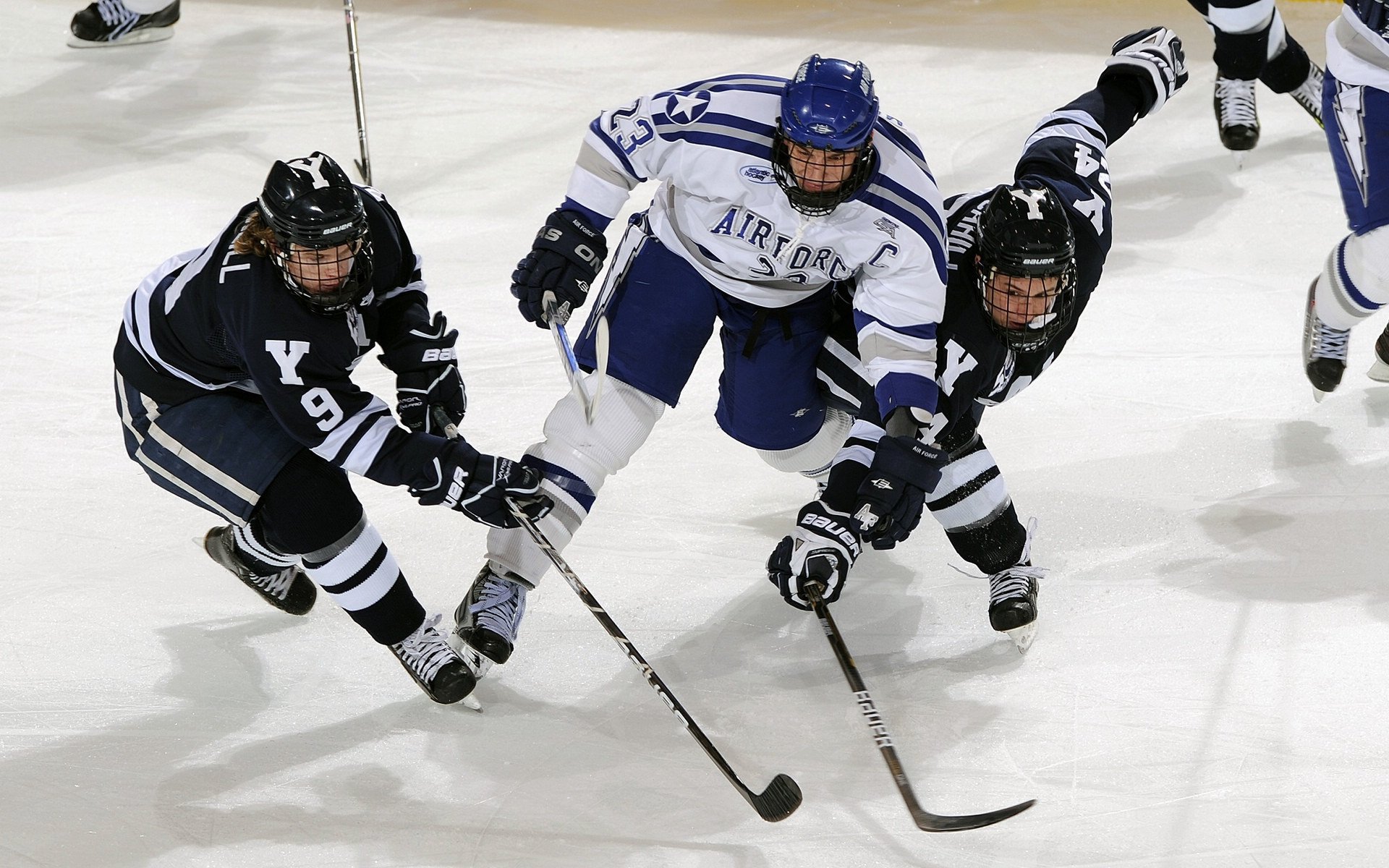 西甲“火力全开”：巴萨皇马连续破门